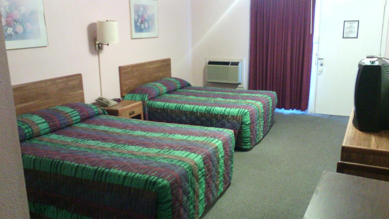 Mountain Country Motor Inn Брансон-Уэст Экстерьер фото